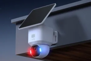 Eufy SoloCam E42: videocamera 4K che non ricarichi mai e spaventa i ladri