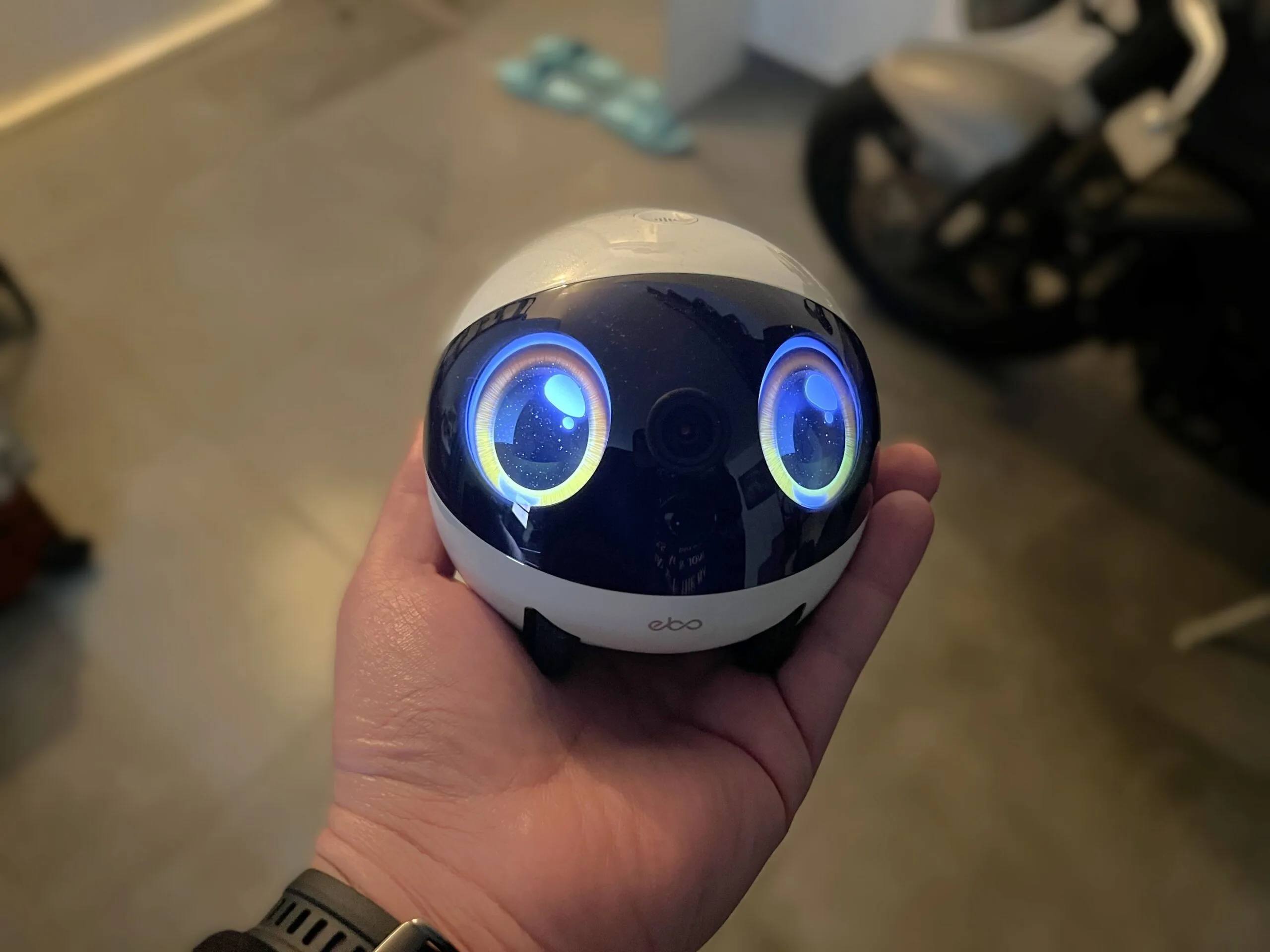Recensione EBO Air 2 Plus: cosa fa (e cosa non fa) il robot che sorveglia la casa. Carinissimo, ma da migliorare…
