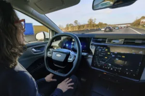 Dalla Svezia all’Italia senza toccare il volante: Ford BlueCruise arriva in Europa su Puma, Kuga e Ranger