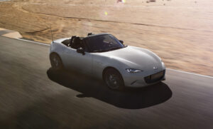 Mazda MX-5, una nuova generazione è in arrivo e sarà elettrificata