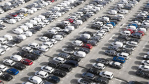 Mercato auto Europa, il 2026 parte con il segno meno: continua il boom di elettriche e Plug-in. Molto bene BYD