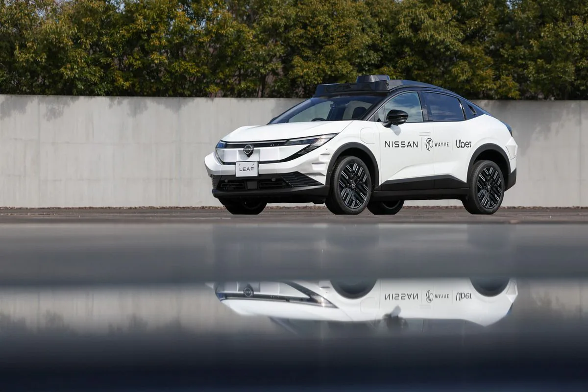 Nissan Leaf a Tokyo come robotaxi: il progetto di Nissan, Wayve e Uber Nissan Leaf a Tokyo come robotaxi: il progetto di Nissan, Wayve e Uber