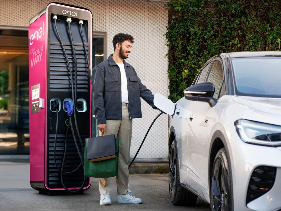 Enel, ricariche più semplici con il Plug&Charge: ecco come funziona
