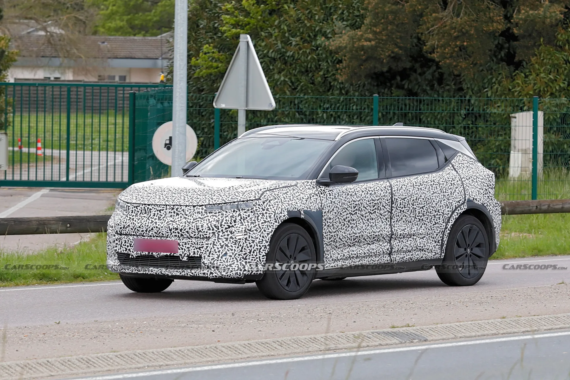 Renault Scenic e Megane, arriva il restyling per i due modelli elettrici