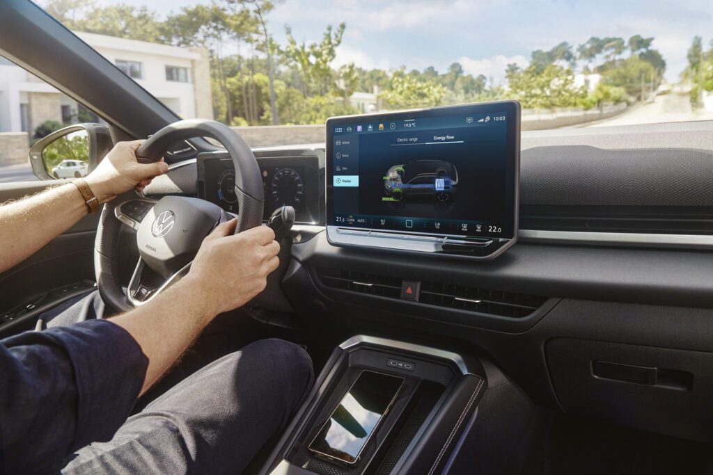 Volkswagen Golf e T-Roc Full Hybrid: si parte con i preordini, ecco prezzi e dettagli tecnici