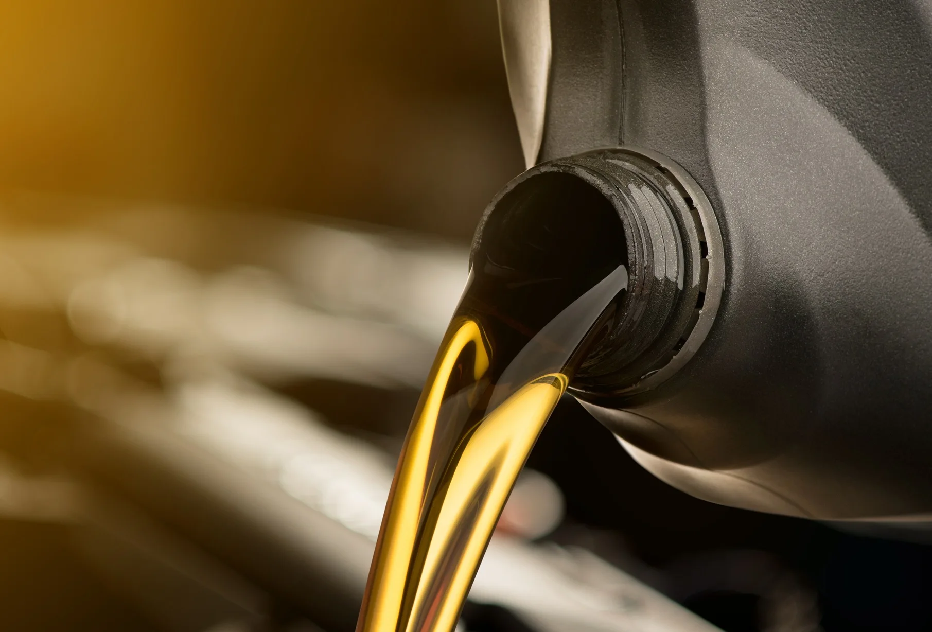 Olio motore auto, come scegliere quello giusto e quali comprare Olio motore auto, come scegliere quello giusto e quali comprare