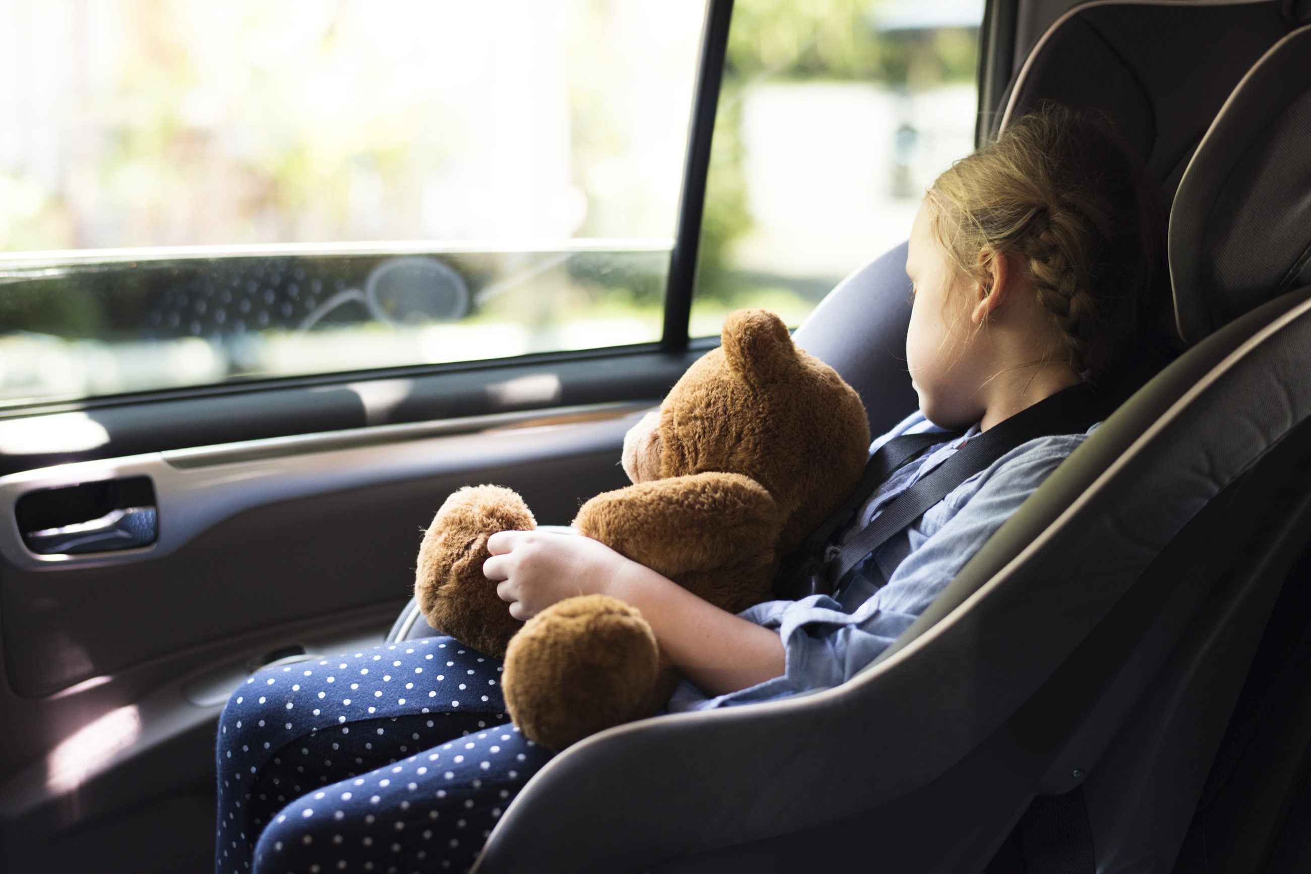 Viaggi in auto con i bambini, gli accessori per rendere più piacevole ogni tragitto Viaggi in auto con i bambini, gli accessori per rendere più piacevole ogni tragitto
