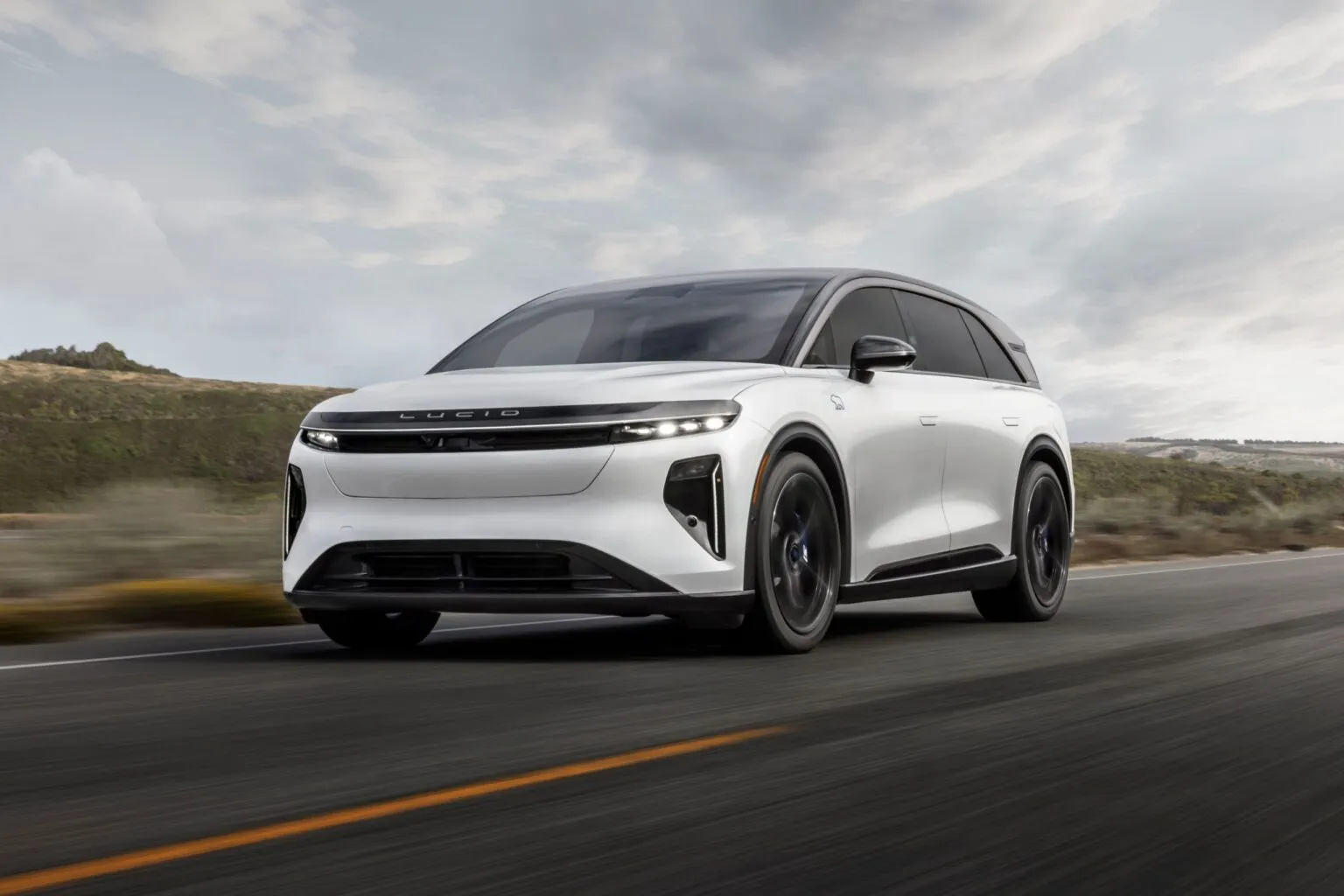 Gravity GT-S, il SUV sette posti di Lucid sfiora i 1.100 CV