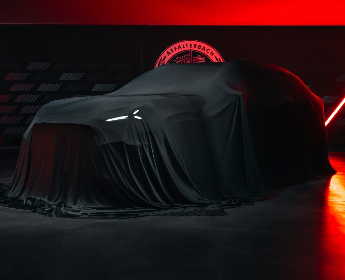 Mercedes-AMG SUV elettrico da oltre 1.000 CV: il mostro a batteria si svela nei teaser Mercedes-AMG SUV elettrico da oltre 1.000 CV: il mostro a batteria si svela nei teaser