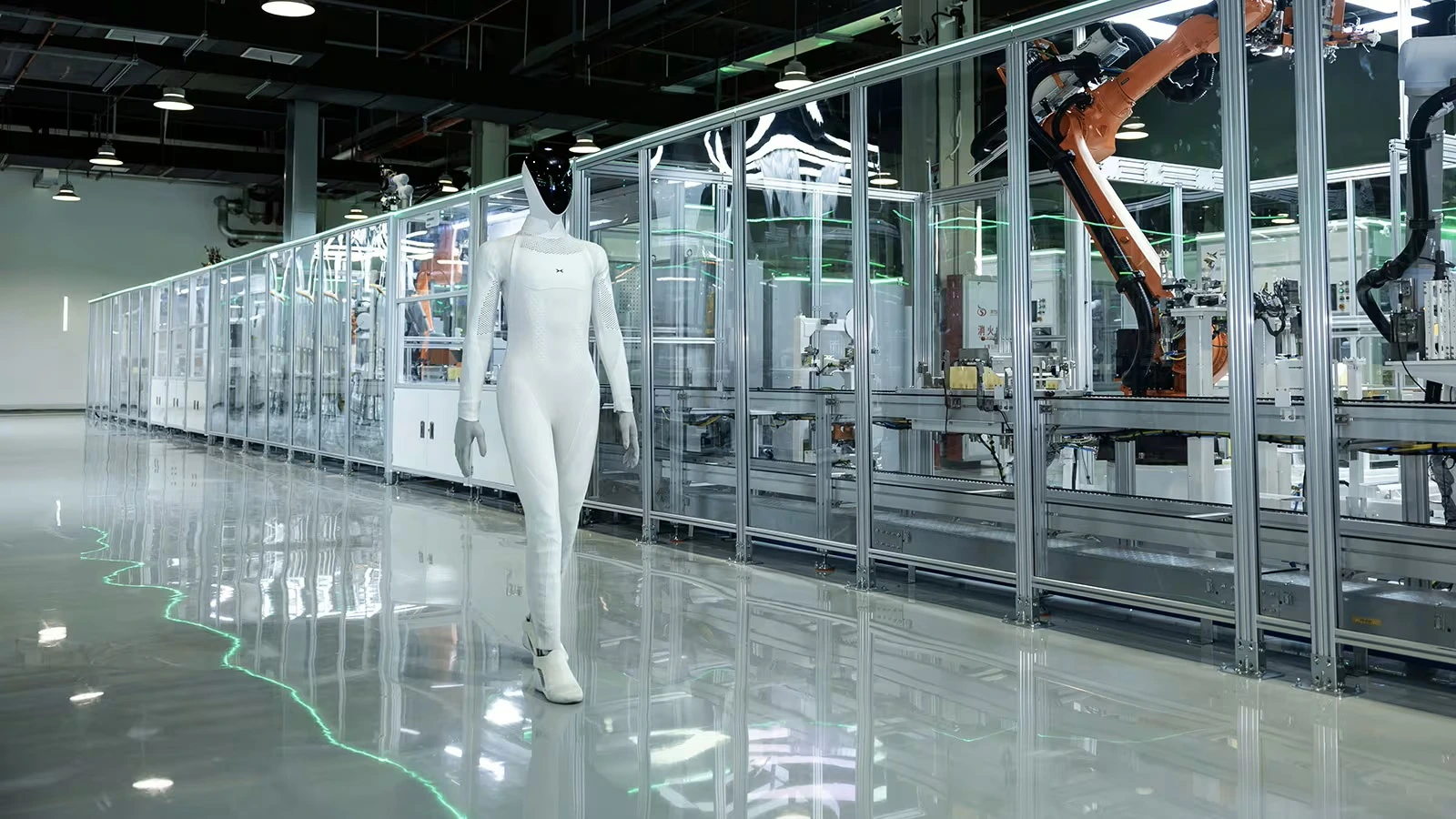 Robot umanoidi, Xpeng supera Tesla: Iron cammina già in fabbrica Robot umanoidi, Xpeng supera Tesla: Iron cammina già in fabbrica