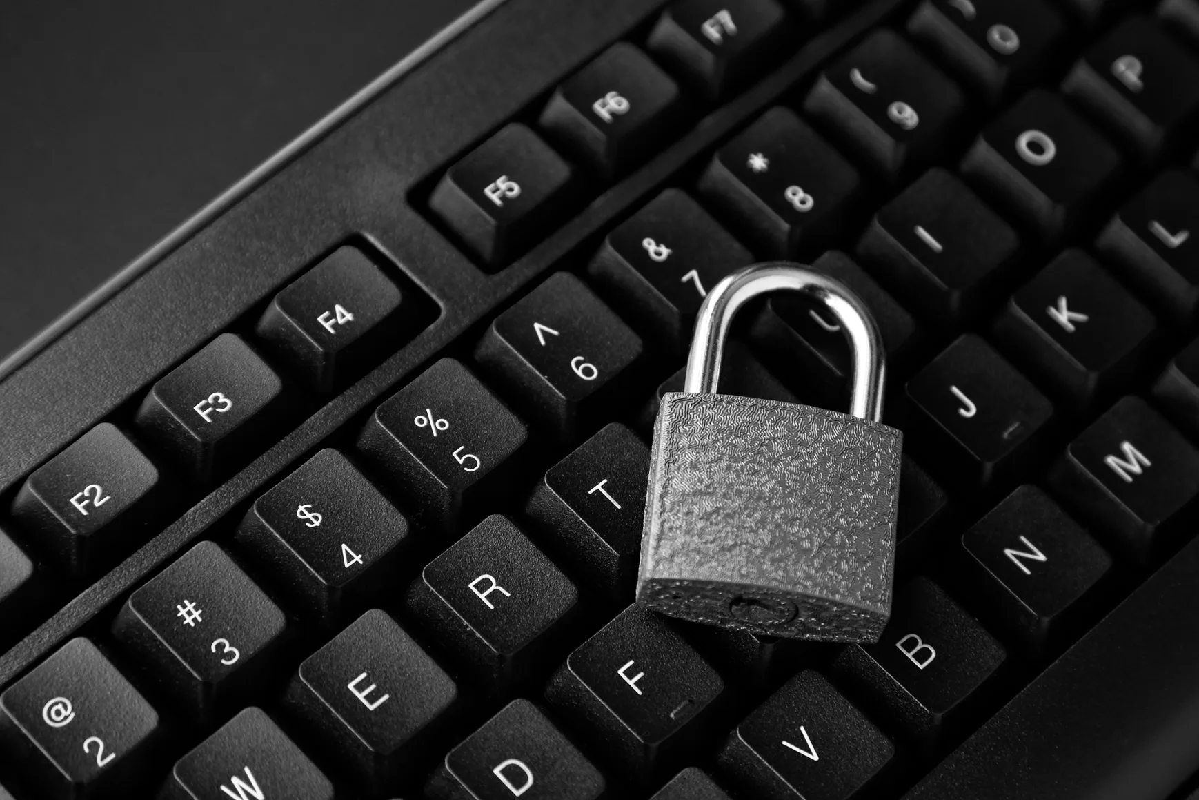 5 accessori tech per proteggere la privacy e i propri dispositivi nella vita quotidiana 5 accessori tech per proteggere la privacy e i propri dispositivi nella vita quotidiana
