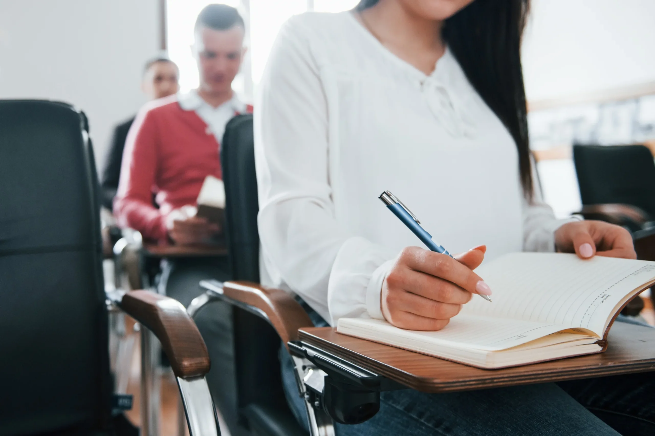 Non hai preso appunti durante la lezione? Ecco lo strumento AI che le trascrive e riassume per te Non hai preso appunti durante la lezione? Ecco lo strumento AI che le trascrive e riassume per te