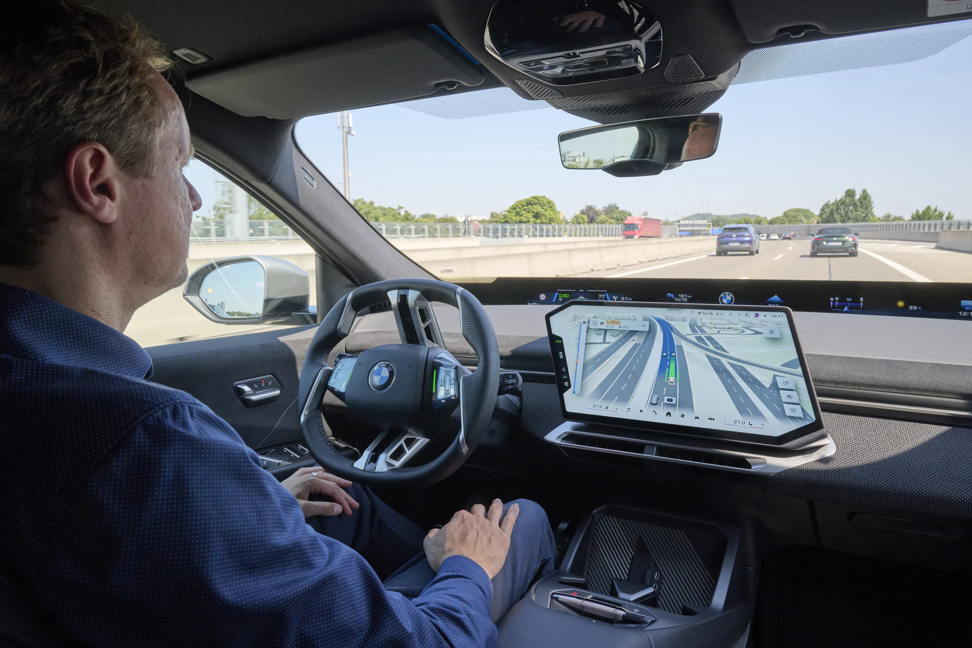BMW, un nuovo aggiornamento in attesa della guida semi-autonoma