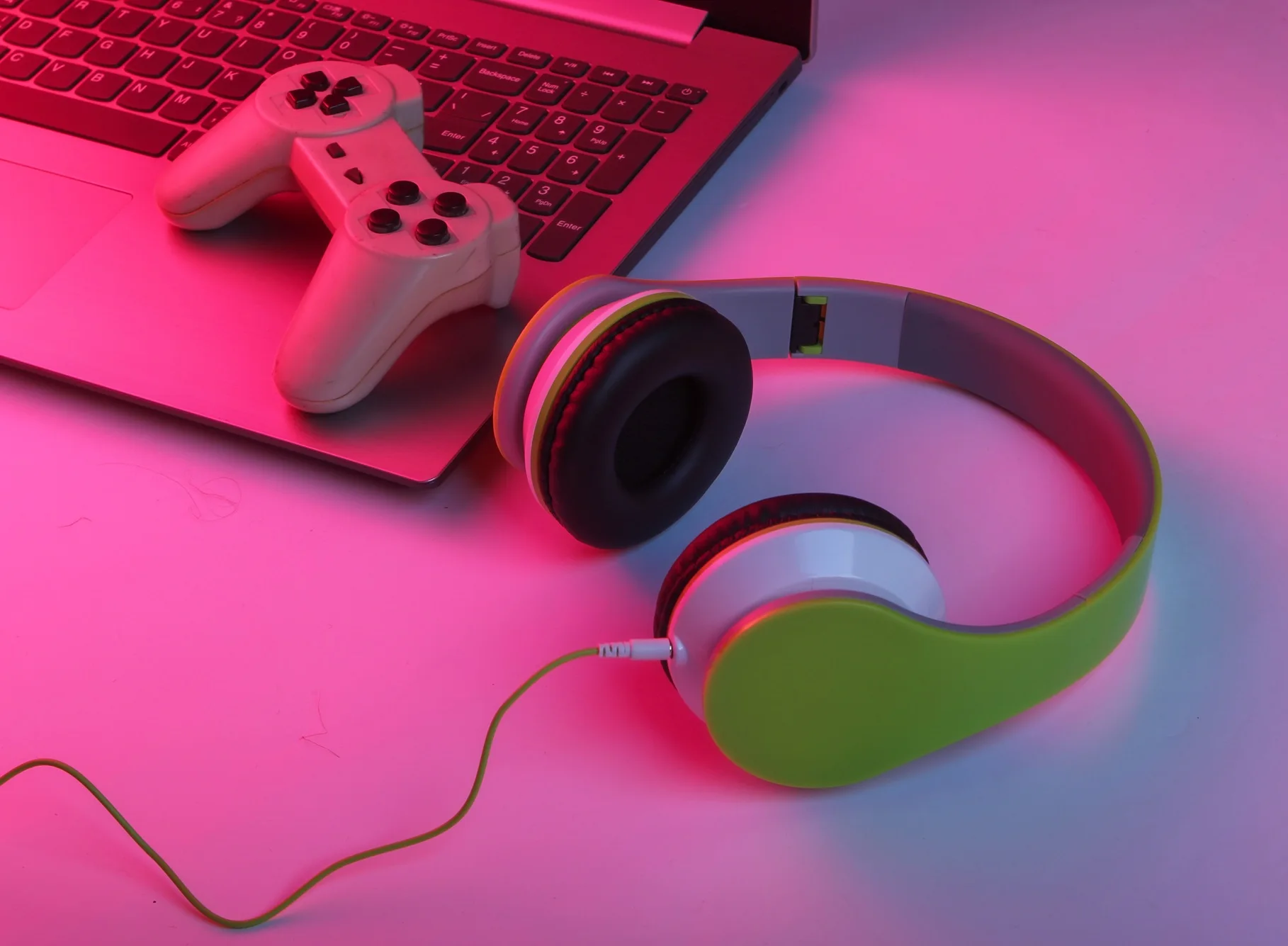 Cuffie gaming, a metà prezzo il modello premium per PS4, Xbox e PC