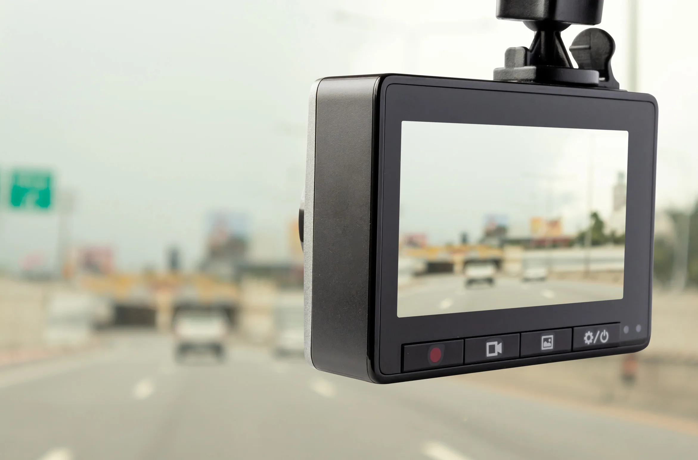 Dash cam per ogni esigenza: come trovare il modello giusto per la propria auto Dash cam per ogni esigenza: come trovare il modello giusto per la propria auto
