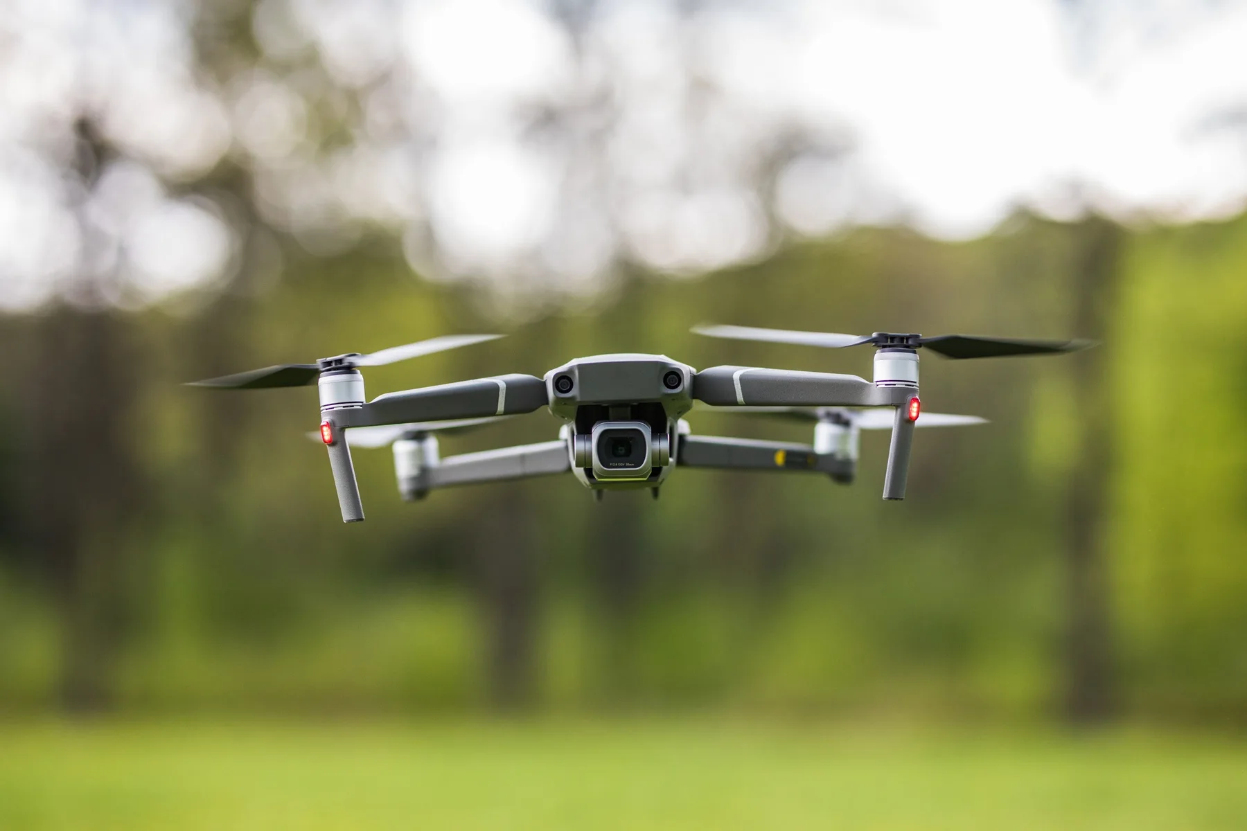 Drone con schermo nel telecomando, in offerta il dispositivo per fare foto e video senza smartphone Drone con schermo nel telecomando, in offerta il dispositivo per fare foto e video senza smartphone