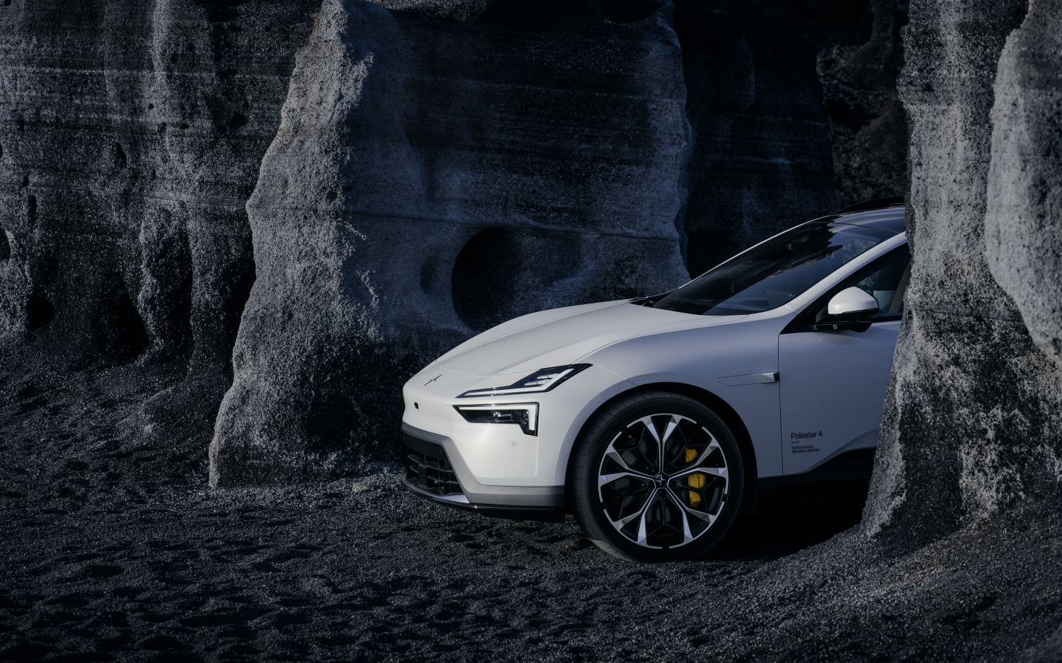 Polestar 4 SUV ufficiale: costa meno della Coupé e ha il lunotto che tutti aspettavano Polestar 4 SUV ufficiale: costa meno della Coupé e ha il lunotto che tutti aspettavano