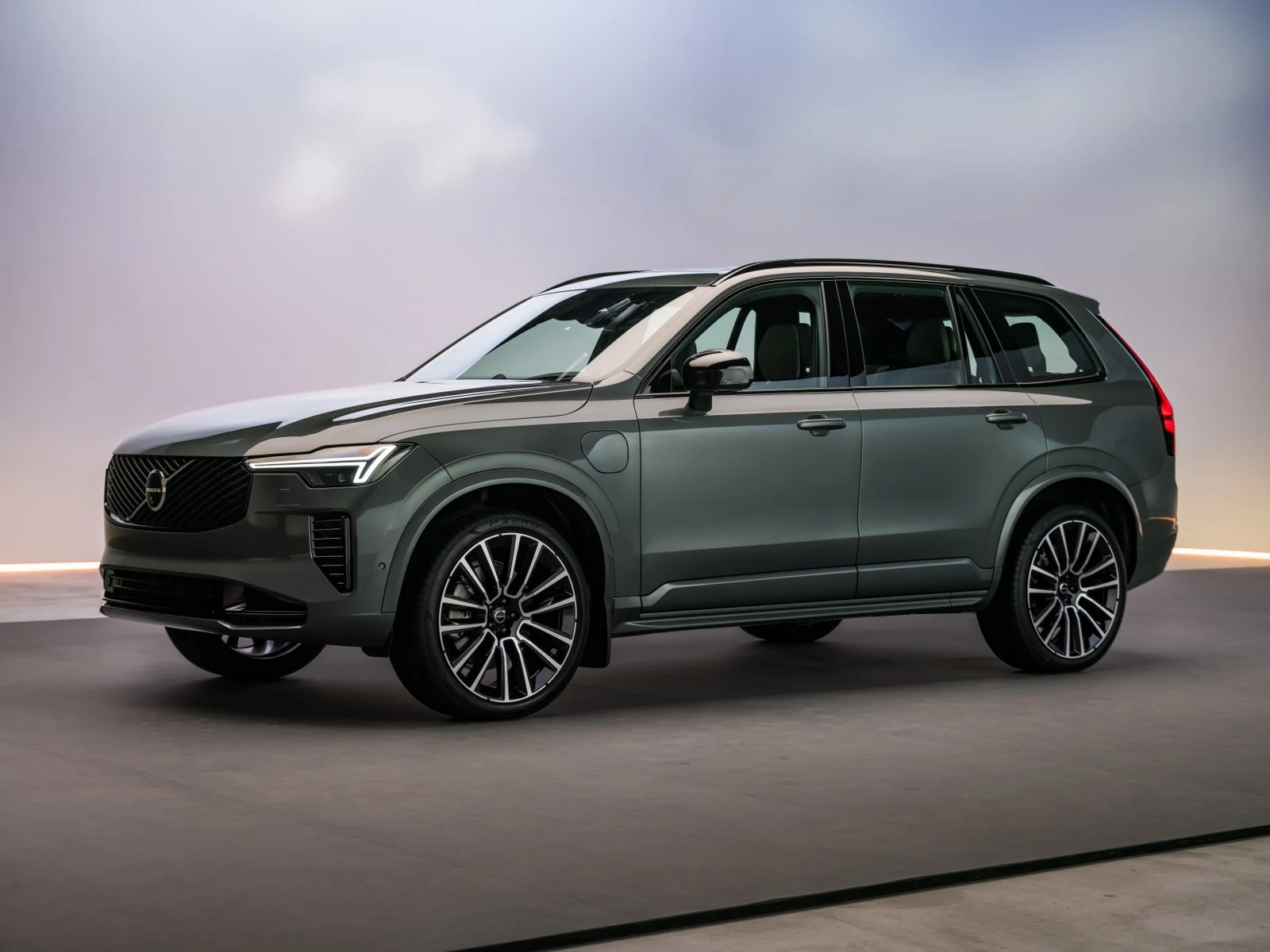 Volvo XC60 e XC90 Long Range, la plug-in che viaggia 200 km senza una goccia di benzina