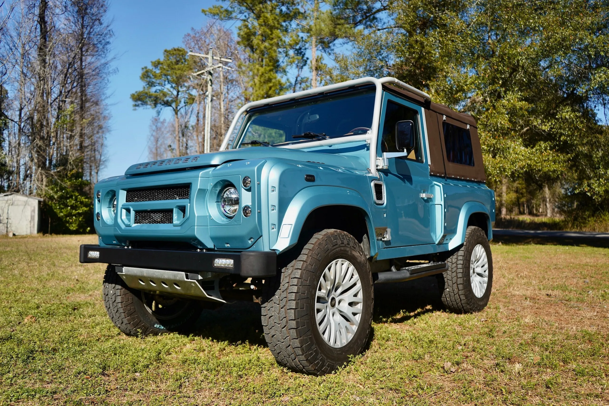 Defender, il restomod di Osprey ha un V8 Corvette da 440 CV
