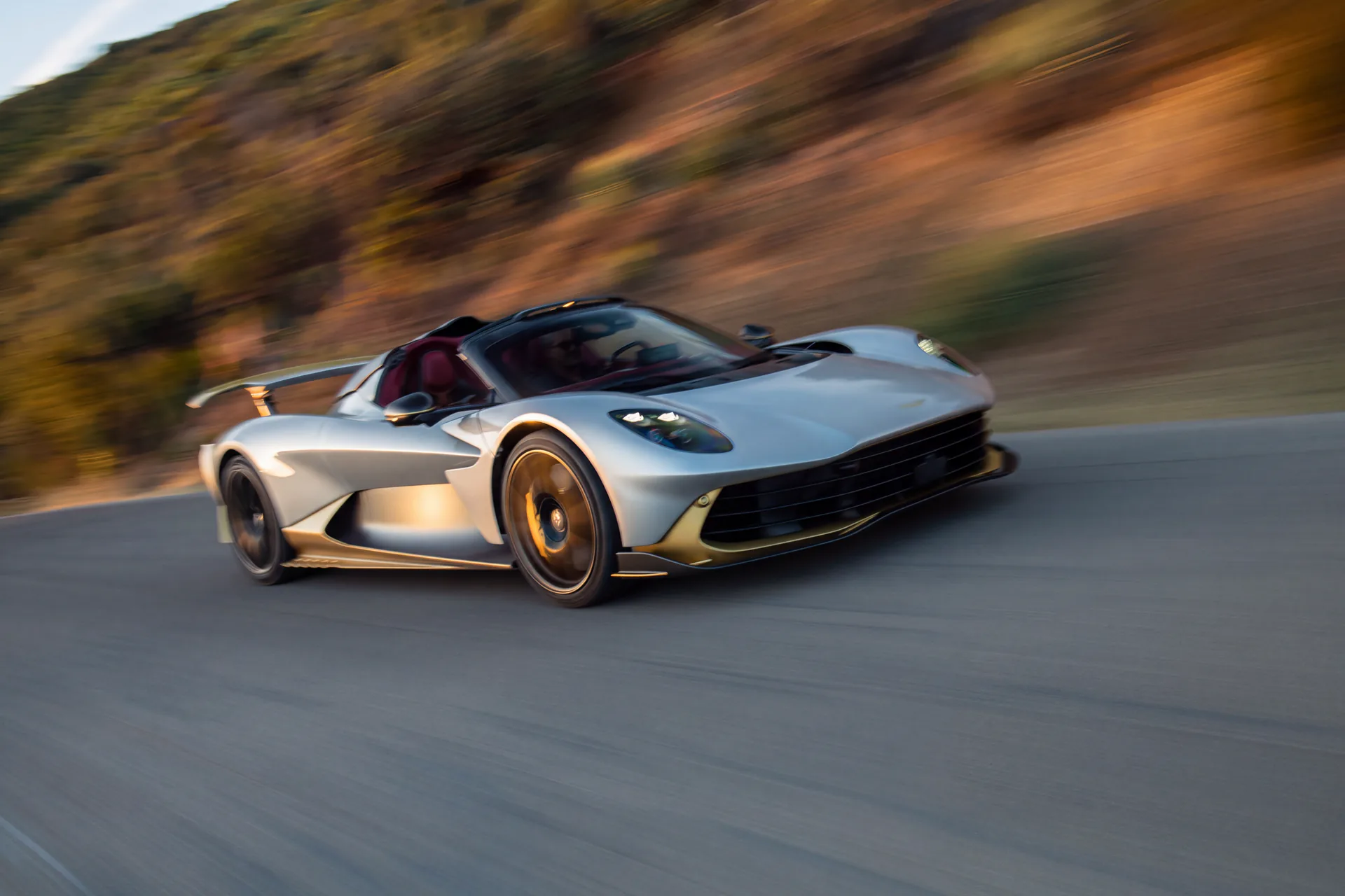 Aston Martin Valhalla Spider, 1.079 CV con il vento fra i capelli