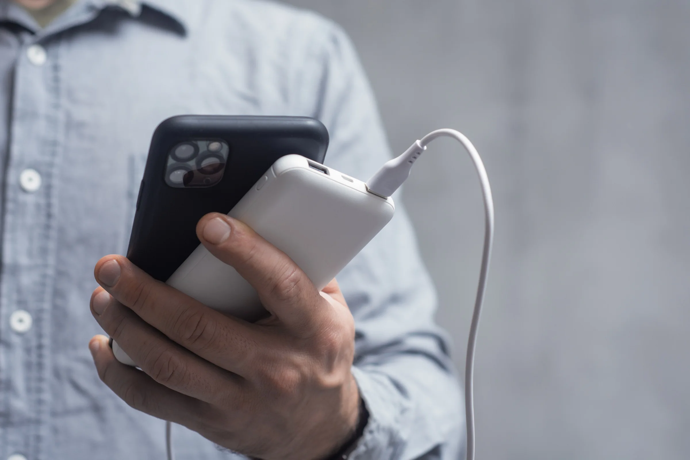 Smartphone scarico: approfitta dell’offerta sul power bank con cavo integrato e ricarica rapida