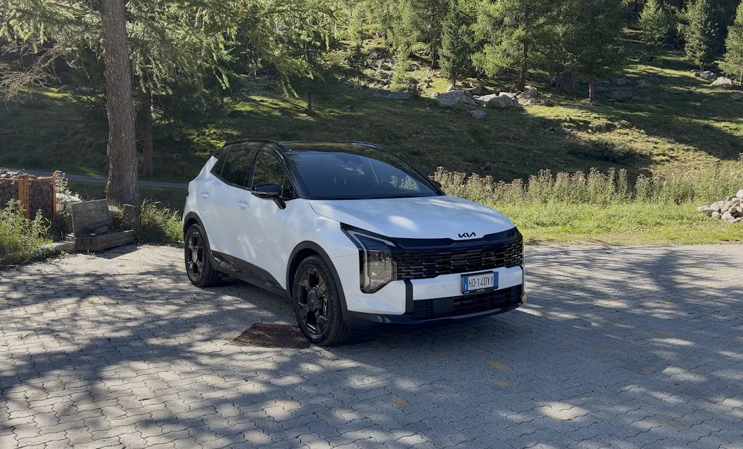 Kia Sportage TriFuel: 620 km con 37€. L’ibrida a GPL che batte la benzina daziata | Video Kia Sportage TriFuel: 620 km con 37€. L’ibrida a GPL che batte la benzina daziata | Video