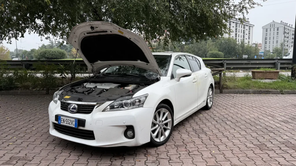 Lexus CT200h