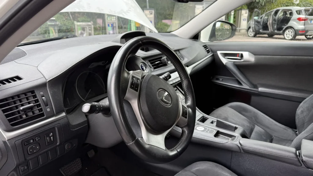 Lexus CT200h