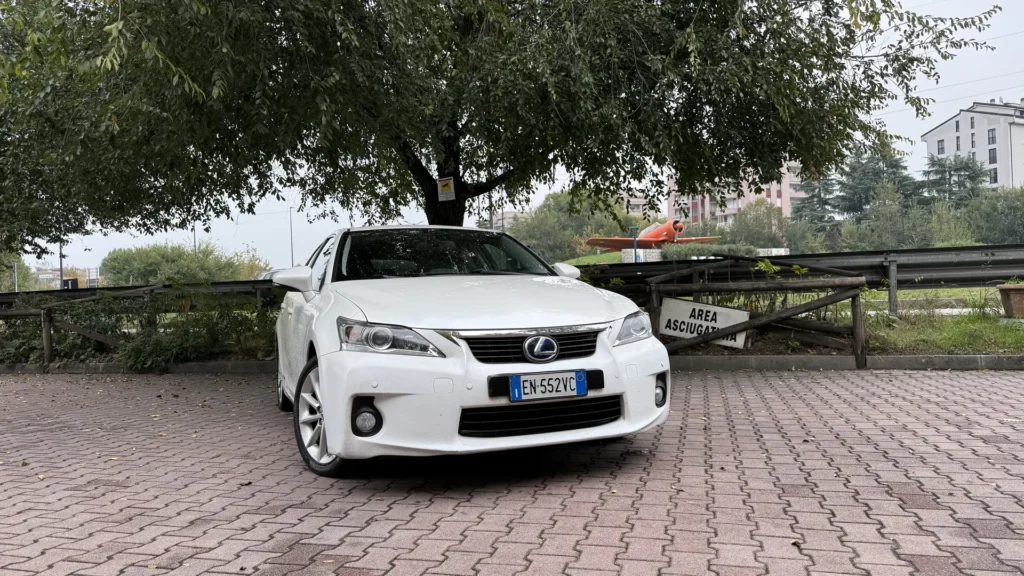 Lexus CT200h