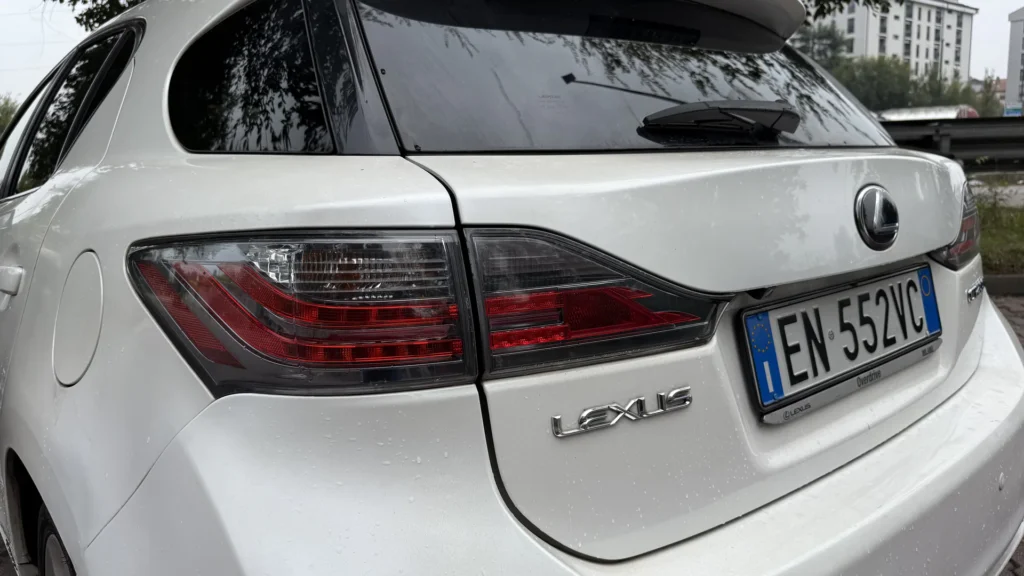 Lexus CT200h