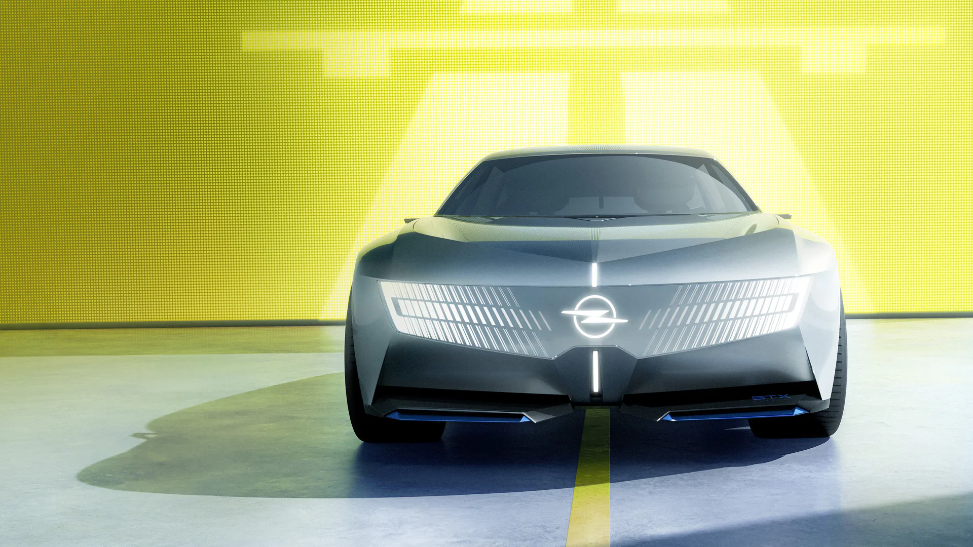 Opel STX Concept: la prima mondiale al Salone di Parigi Opel STX Concept: la prima mondiale al Salone di Parigi