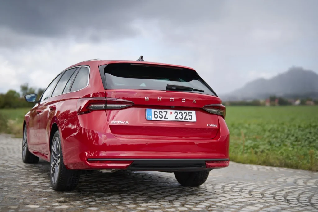 Skoda Octavia diventa Full Hybrid